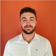 Je peux donner des cours de maths, anglais, espagnol et physique- chimie jusqu'au lycée, ainsi que des cours de marketing.